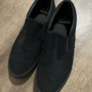 No Boundaries | Van-like Skate Shoes | Black | Like New